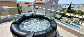 House MEI with jacuzzi, Novalja